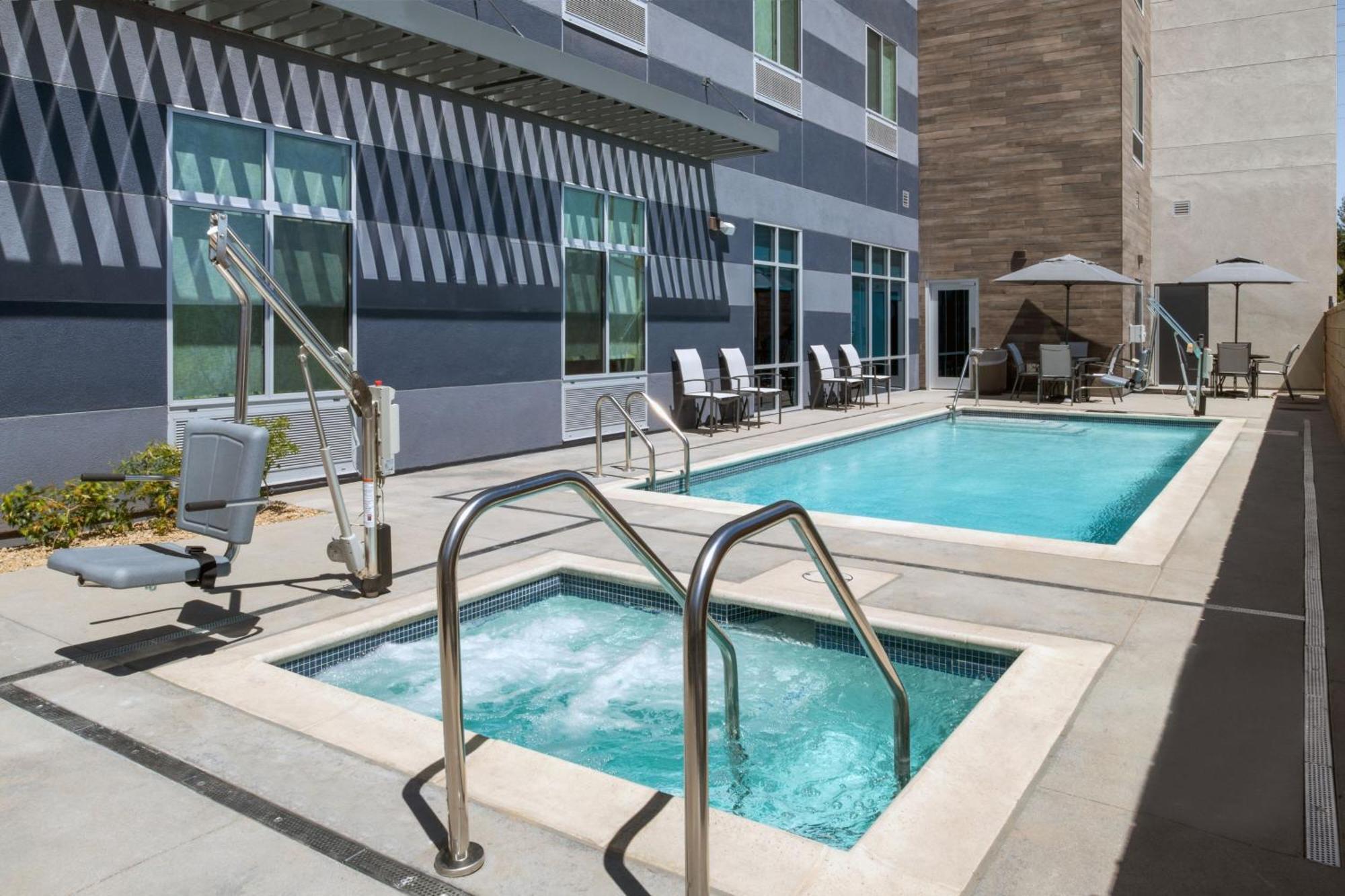 Fairfield By Marriott Inn & Suites Victorville Exterior photo